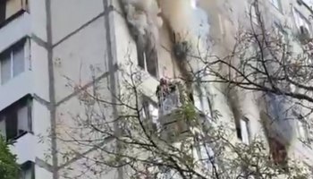 Пять человек пострадали при пожаре в многоэтажке на севере Москвы