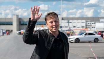 Илон Маск стал самым богатым человеком