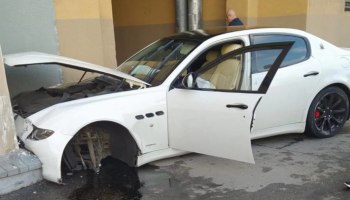 Водитель Maserati, сбивший пешехода на тротуаре в Москве, был пьян