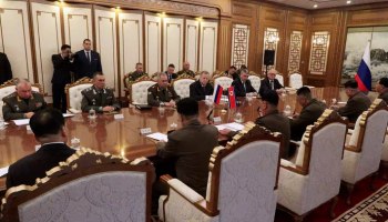 Министры обороны России и КНДР провели переговоры в Пхеньяне