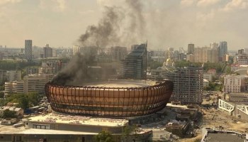 Строящаяся ледовая арена загорелась в Екатеринбурге