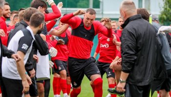 "Избили деда". Игроки "Локомотива" поздравили Дзюбу с 35-летием