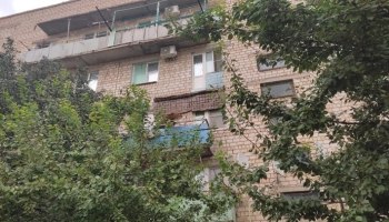 Балкон рухнул в жилой пятиэтажке в Ахтубинске