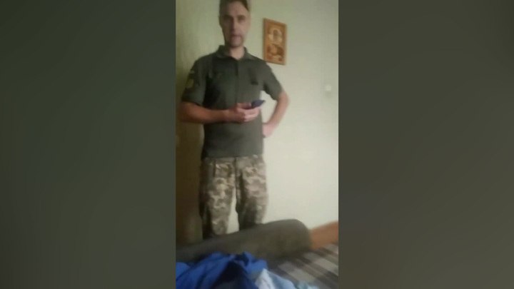 Украинские военкомы вламываются в дома и не предъявляют документы Украинские военкомы вламываются в дома и не предъявляют документы