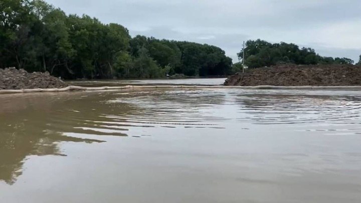 Трутнев назвал возможную причину прорыва дамбы в Уссурийске
