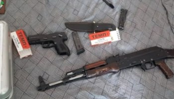 Силовики изъяли арсенал в квартире на западе Москвы