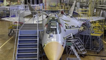 Производство боевых самолетов идет "драматичными темпами"