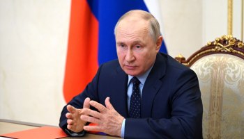 Президент обсудил с Совбезом информационную безопасность
