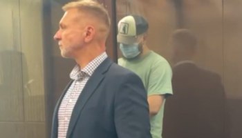 Кто наживается на фейках