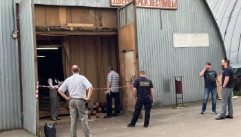 Мужчину насмерть придавило листами ДСП на севере Москвы